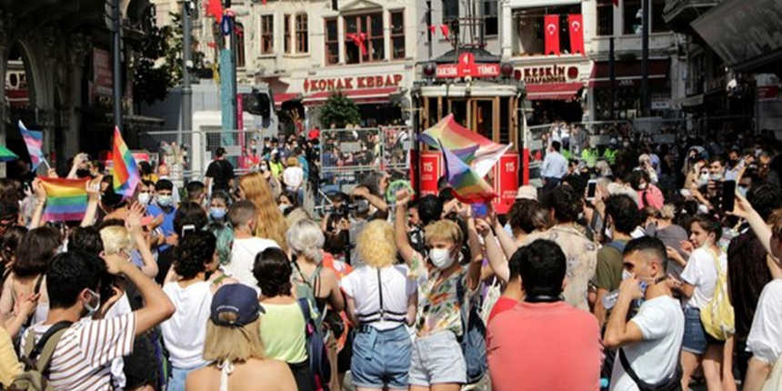 Eşcinseller de rahatsız! LGBT bireyden "Kürdistan" sloganına itiraz!
