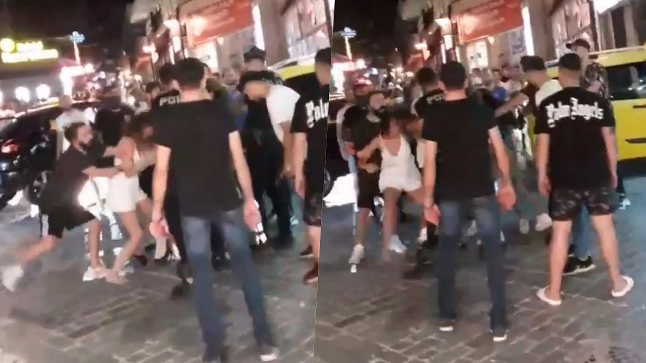 Antalya'da iki kız birbirine girdi! Kavgayı izleyen erkeklerin tezahüratı 'pes' dedirtti