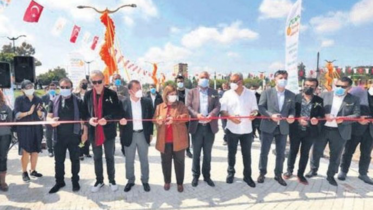 Adana'da aynı parkı 84 günde iki defa açtılar... CHP'li Öztrak da katıldı
