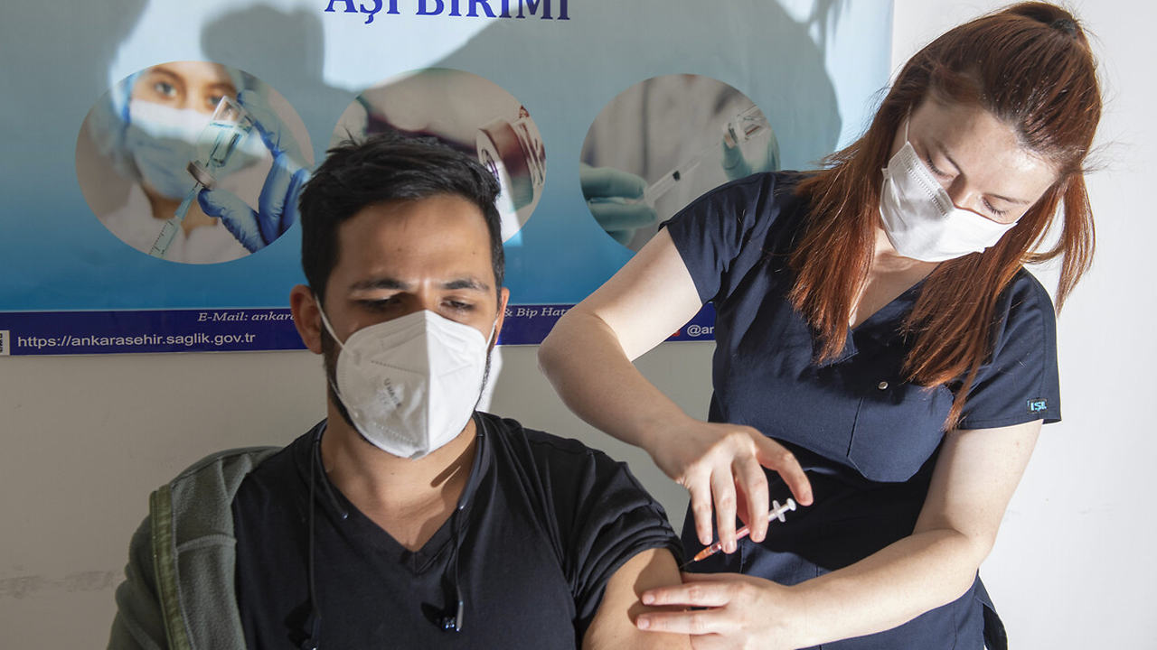 Türkiye'de uygulanan toplam aşı miktarı 65 milyon dozu aştı