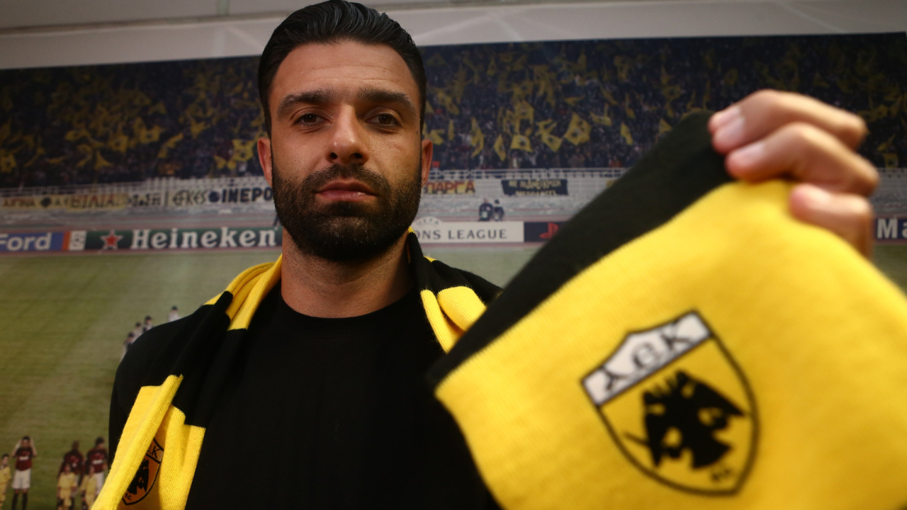 Alanyaspor kaptanı Georgios Tzavellas, AEK formasıyla Yunanistan'a geri döndü
