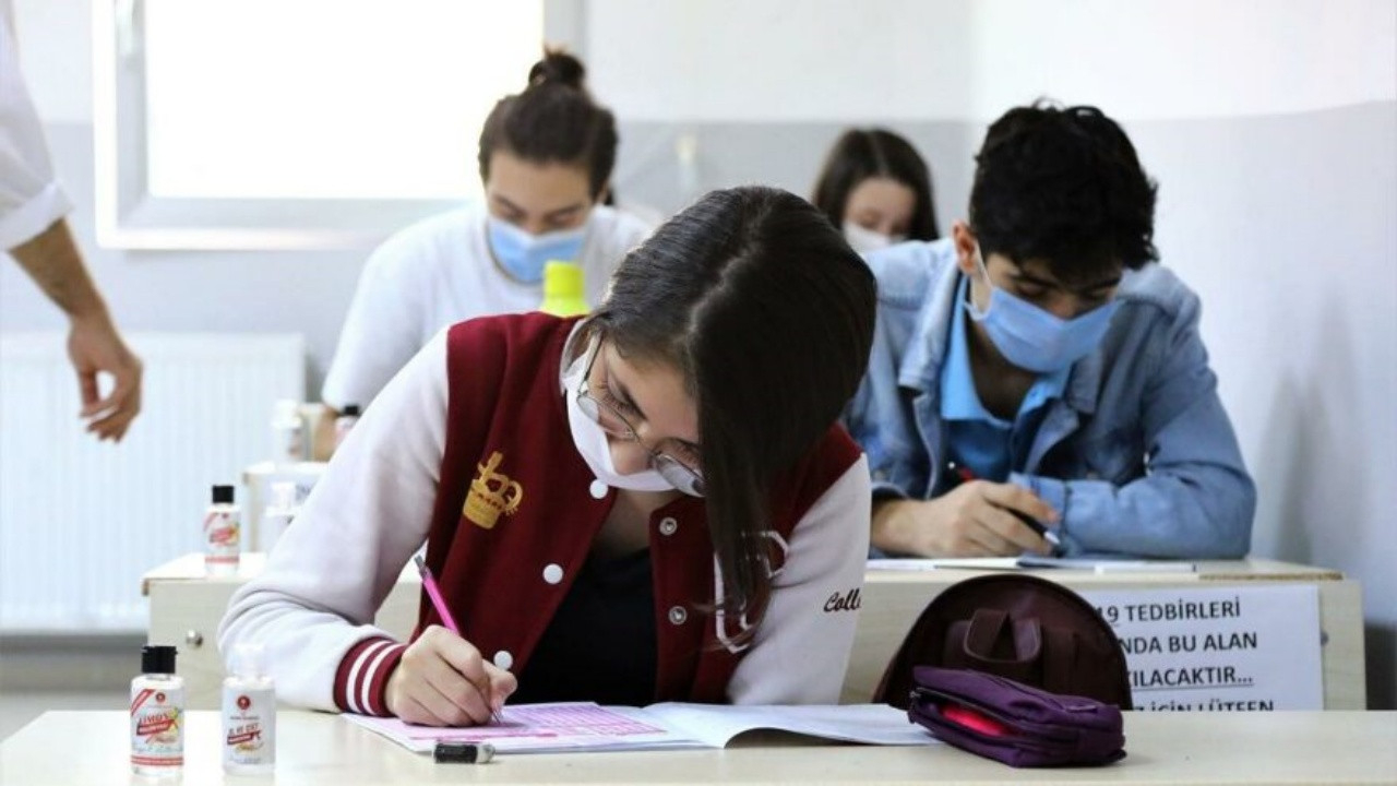 Öğrencilerin merakla beklediği taban ve tavan puanlar ile yüzdelik dilimler açıklandı!