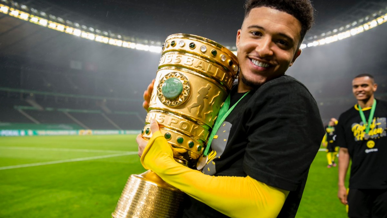 Manchester United İngiliz yıldız Jadon Sancho transferini nihayet bitirdi