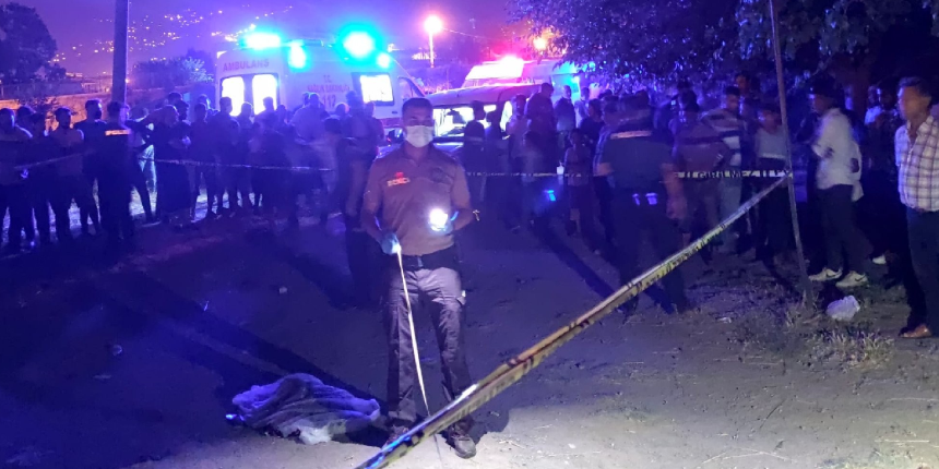 Minibüs kendiliğinden hareket etti, 1 buçuk yaşındaki bebek altında ezildi!
