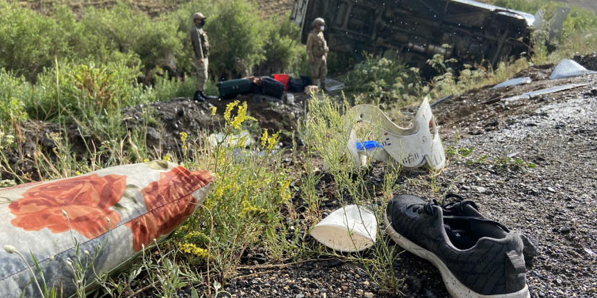 Katliam gibi kaza! Yolcu otobüsü şarampole devrildi: 1 ölü, 26 yaralı