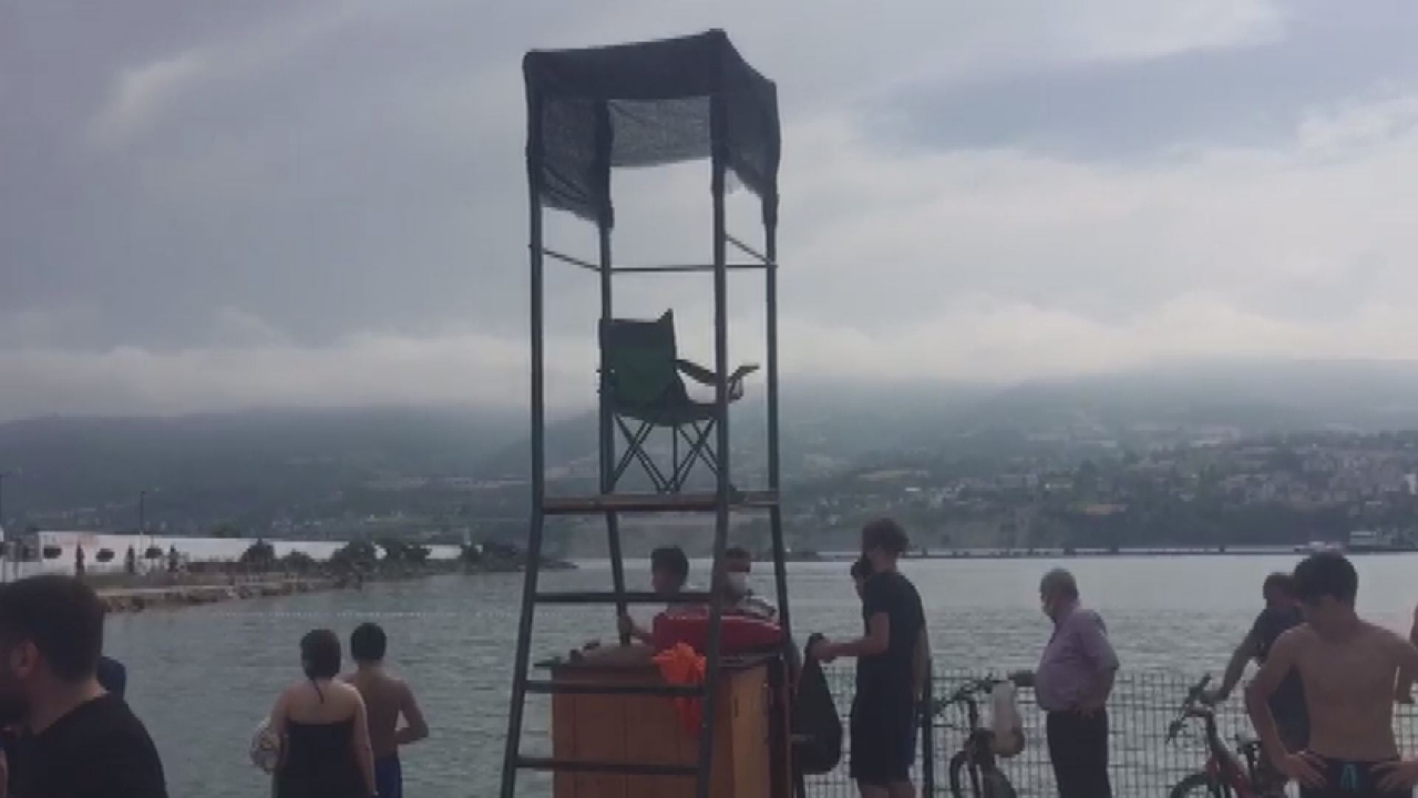 Cankurtaranın ilgisizliği çileden çıkardı: Çocuk boğularak can verdi!