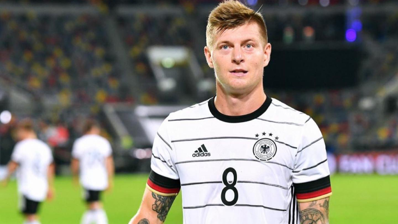Almanlar'ın yıldız orta saha oyuncusu Toni Kroos, milli takımı bıraktığını açıkladı