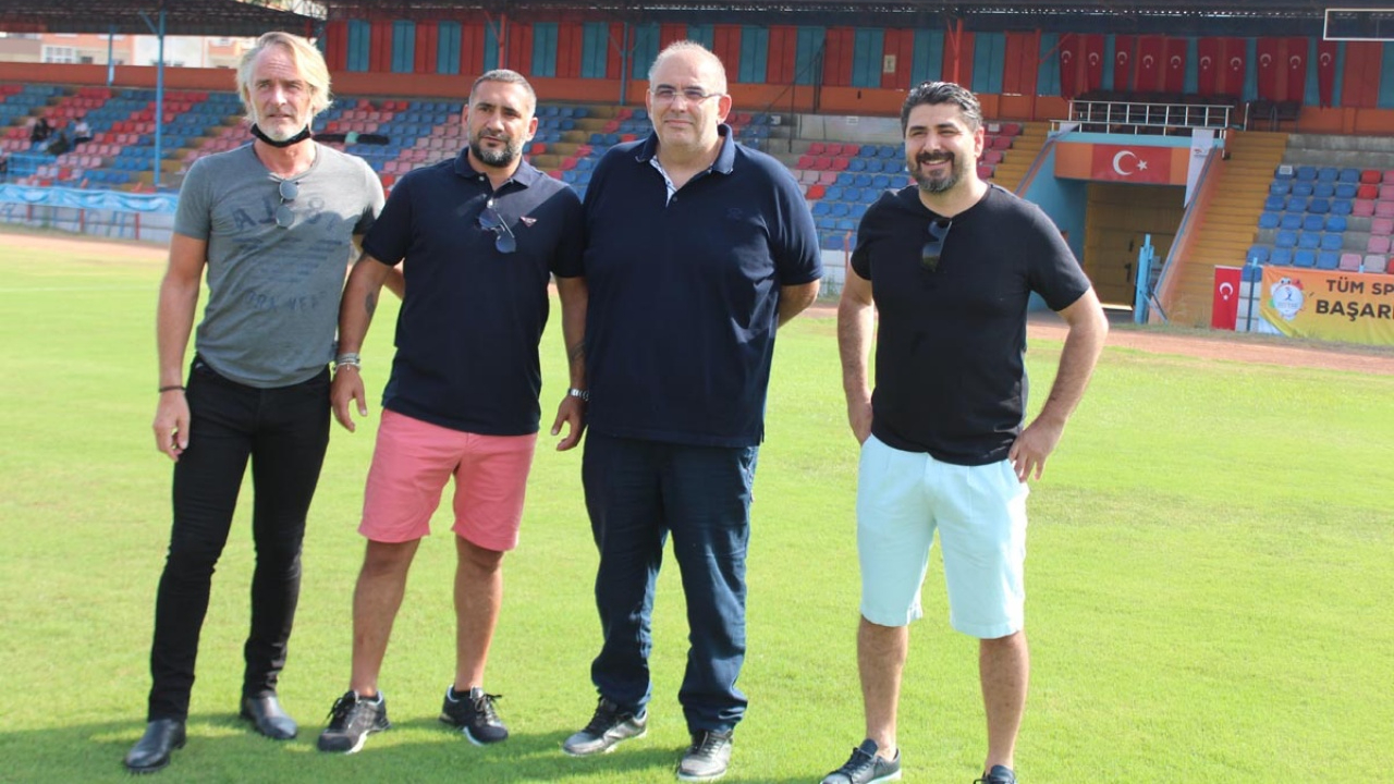 Jan Olde Riekerink ile Ümit Karan, İskenderun'da genç yetenekleri keşfediyor