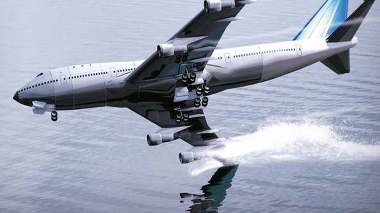 Hawaii açıklarında Boeing 737 kargo uçağı denize düştü
