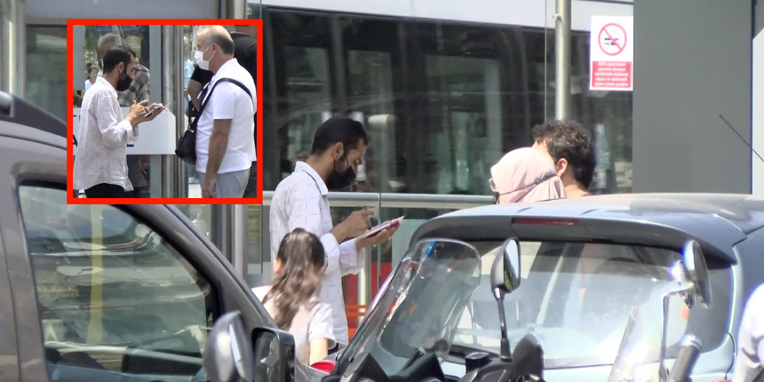 Fatih'te şaşkına çeviren olay! Turistlere para karşılığında hes kodu alıyorlar