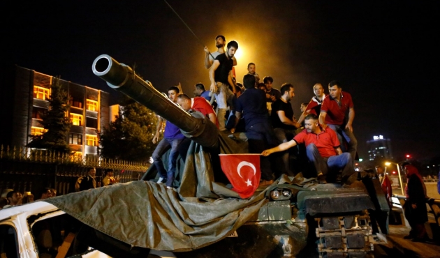 İki general için tutuklama kararı çıktı