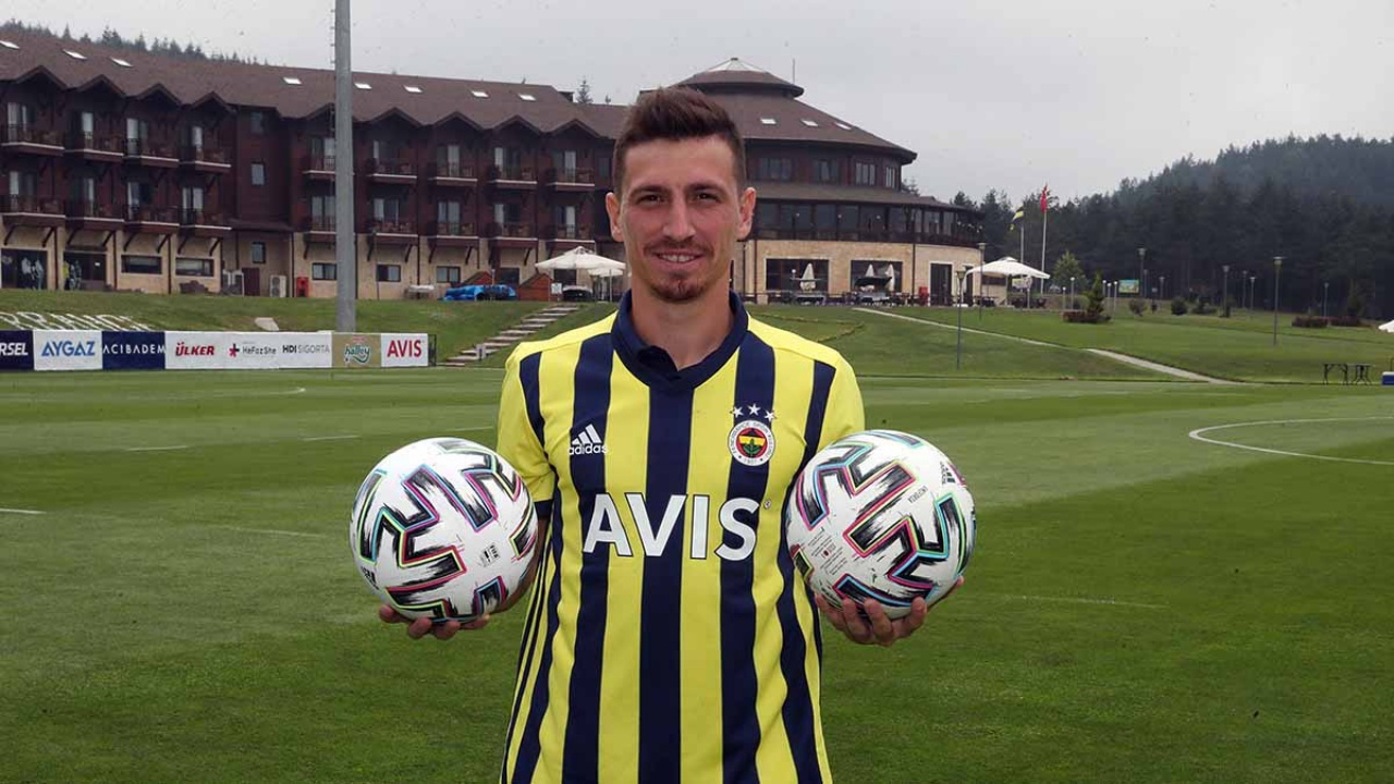 Mert Hakan Yandaş'ın menajeri yıldız futbolcuya 2 teklif geldiğini açıkadı