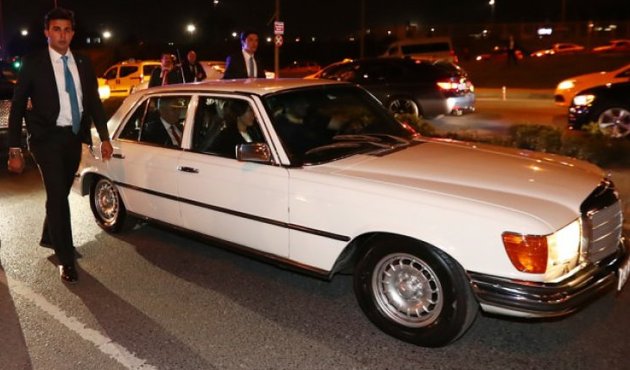 Başbakan'dan sürpriz! Makam aracını bıraktı, 76 model arabaya bindi...