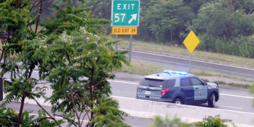 Boston'da tüfekli eşkiyalar otobanı kapattı! Polis müdahale ediyor!