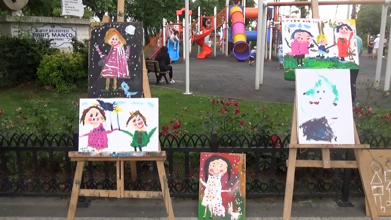 Minik Umay'ın resim sevdası... İlk kişisel sergisini açtı