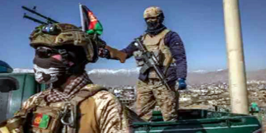 Afgan askerler canını zor kurtardı: 1037 asker Tacikistan'a kaçtı!