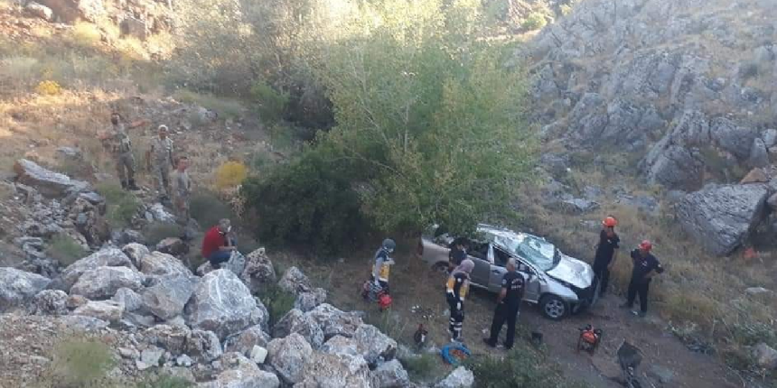 Ölüm Virajı'nda şarampole uçtular! 1 polis öldü, 1 polis yaralandı