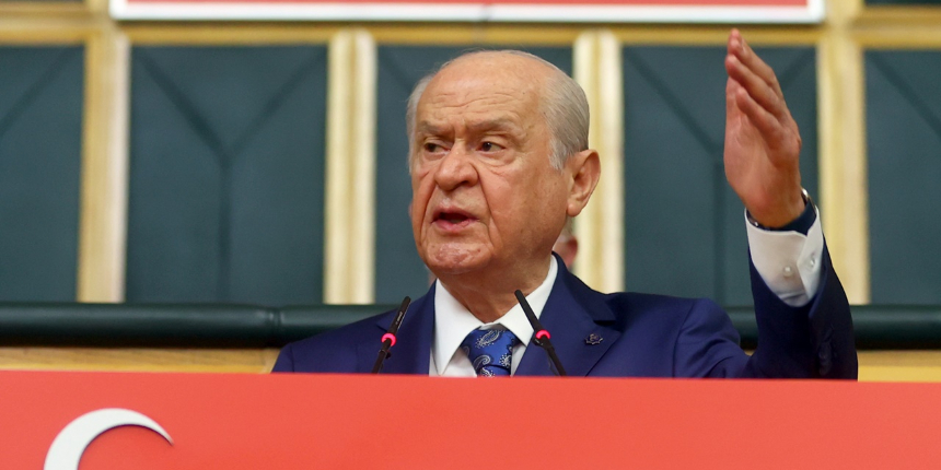 Bahçeli bu konuşmasıyla ayakta alkışlandı! 'Kürt'e terörist denmez! Akşener özür dilemeli'
