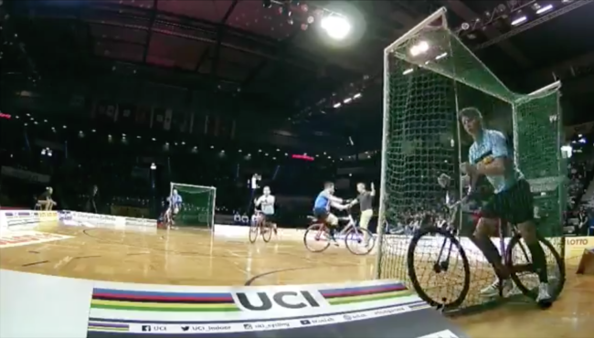Avrupa için eski, bizim için yeni moda; Bisiklet futbolu!