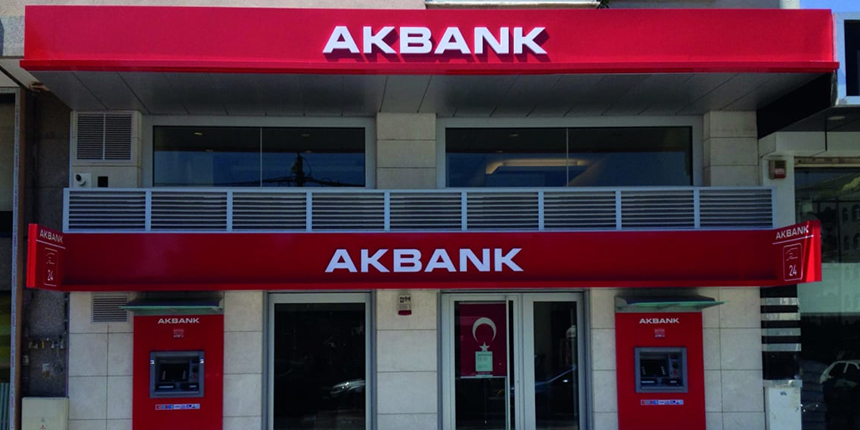 Akbank'taki kriz 48 saat sonra önemli ölçüde çözüldü: Günlük işlemler başladı!