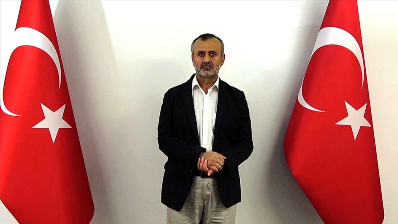 FETÖ'nün kritik ismi bir kadınla buluşmaya giderken yakalandı!