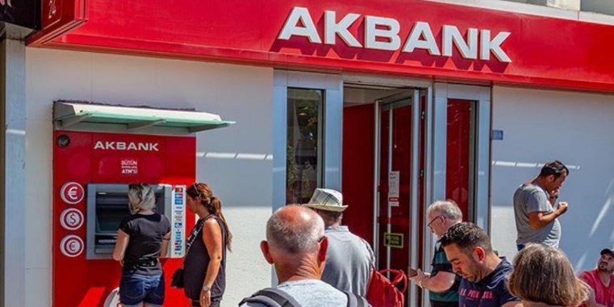 Dünya bankacılık tarihinde bir ilk: Akbank'ta sistem çökeli 32 saat oldu!