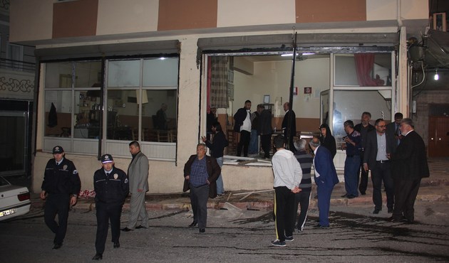 Gaziantep'te otomobil kahvehaneye girdi: 7 yaralı