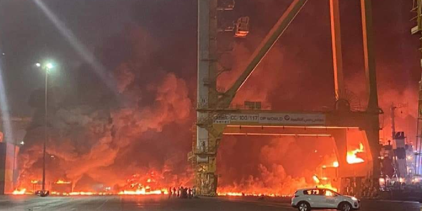 Dubai'deki Cebel Ali Limanı’nda büyük patlama! Alevler göğe yükseldi