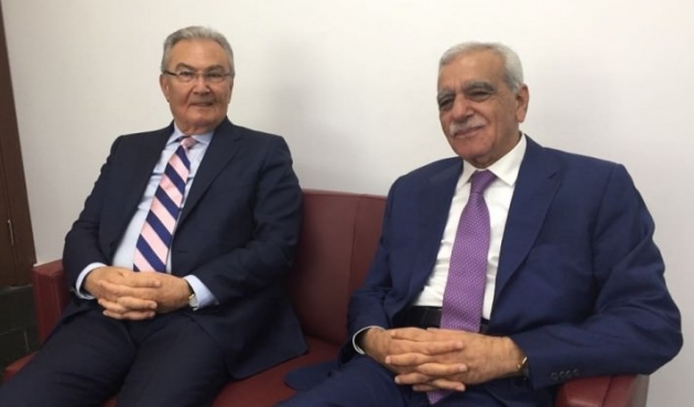CHP'li Deniz Baykal ile HDP'li Ahmet Türk bir araya geldi!