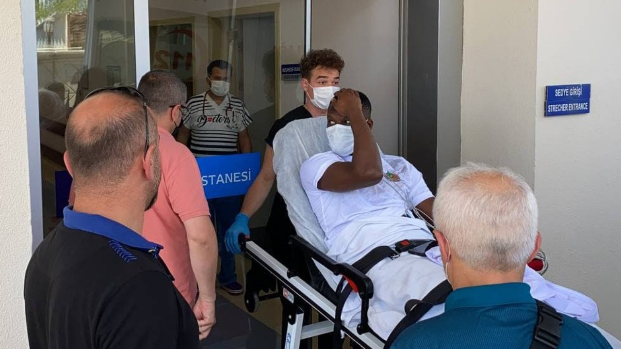 Alanyaspor'un Senegalli golcüsü Khouma Babacar kalp spazmı geçirdi