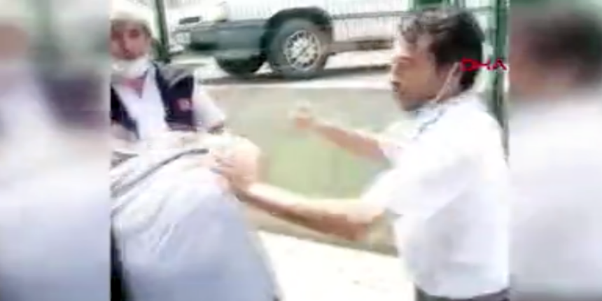 Halk otobüsü şoförü bir vatandaşı evire çevire dövdü!