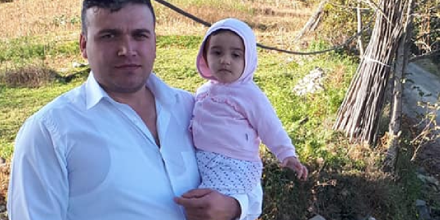 12 yıl beklemişlerdi, babasının aracının altında kaldı!