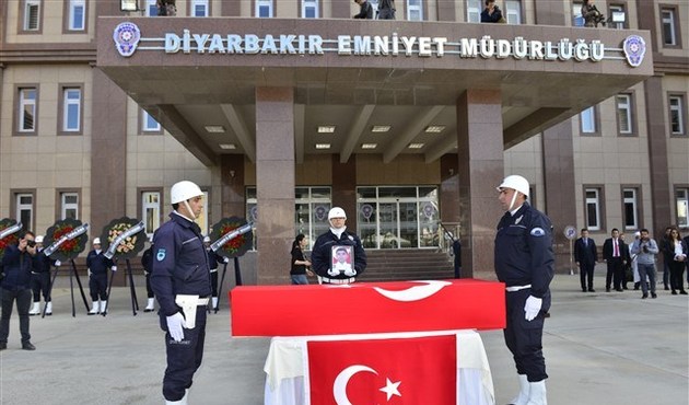 Diyarbakır'da şehit olan işçi için tören düzenlendi