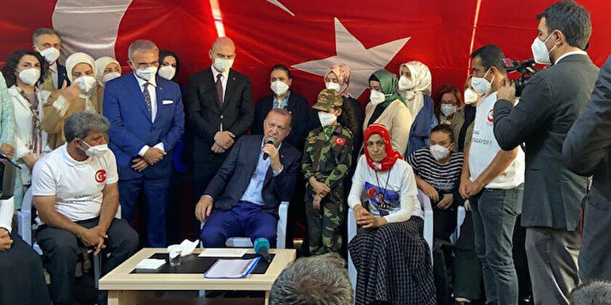Evlat nöbetine ziyaret! Erdoğan: Annelerin bedduası onları vuracak
