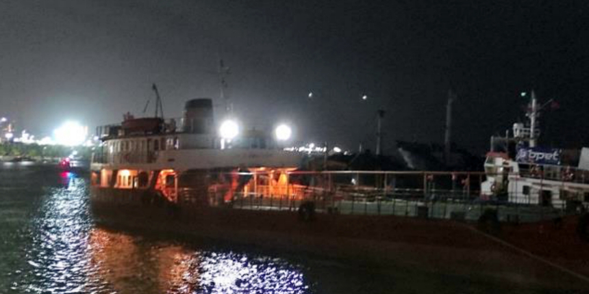 Maltepe sahilinde bulunan bir yakıt tankerinde çıkan yangın söndürüldü
