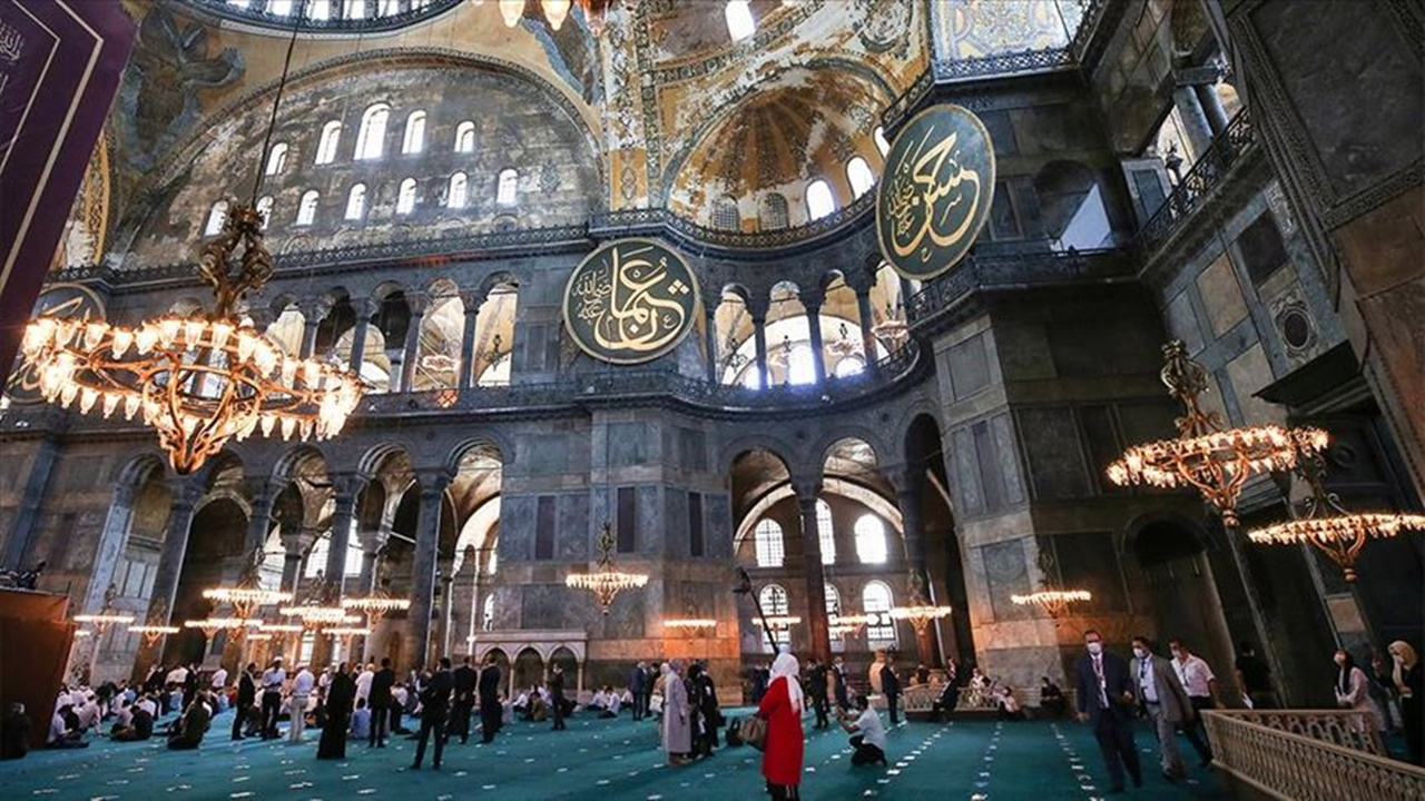 Ayasofya Camii’nin ibadete açılması kararının üzerinden tam 1 yıl geçti!
