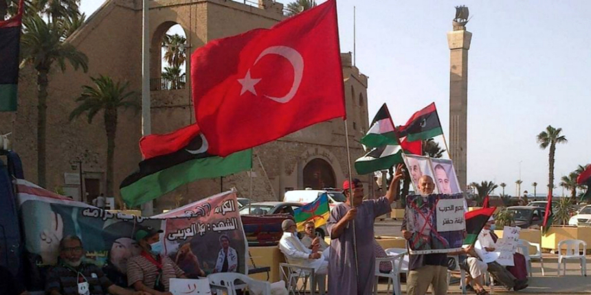 Trablus'un kalbinde Türk bayrakları açtılar! Hafter protesto edildi!