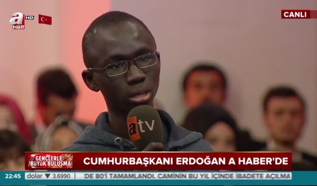 Kamerunlu genç Erdoğan'a övgüler yağdırdı