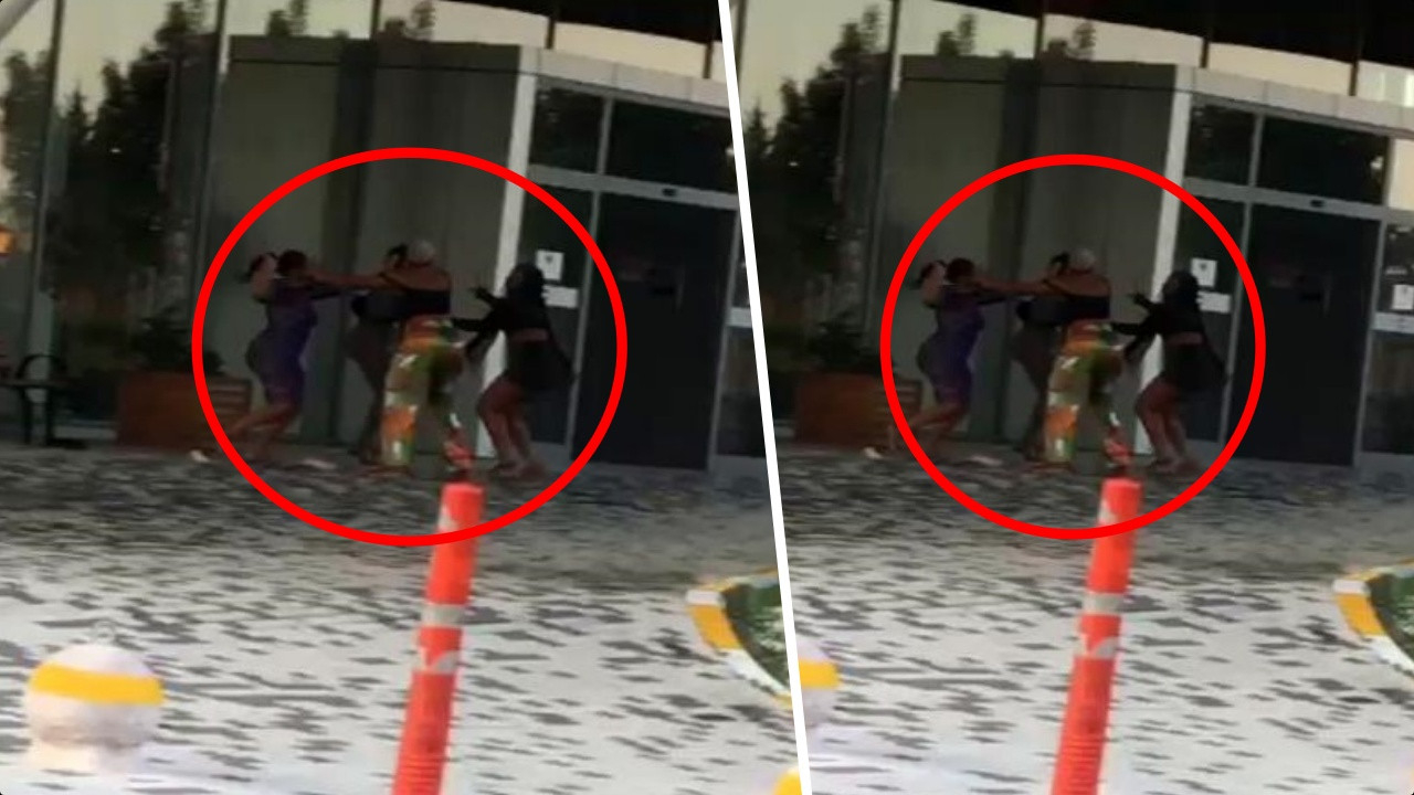 İki kadın turist saç saça baş başa dakikalarca kavga etti! Saniye saniye kamerada...
