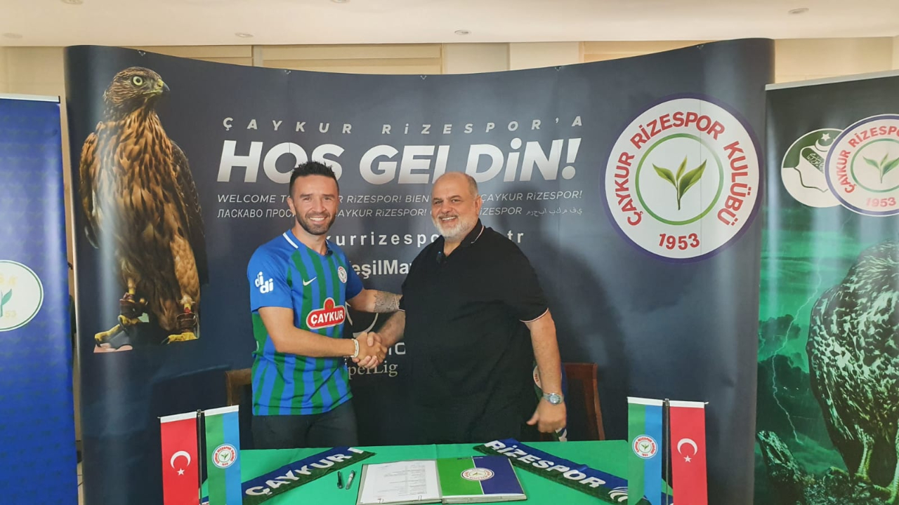 Gökhan Gönül resmen Çaykur Rizespor'da... Tecrübeli sağ bekten 2 yıllık imza