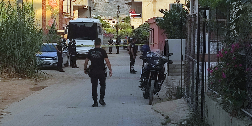 Uzman çavuş önce sevgilisini sonra da kendisini vurdu!