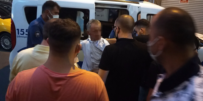 Alkollü şahıs 11 yaşındaki kızlara çiçek vermek istedi: Darp edildi