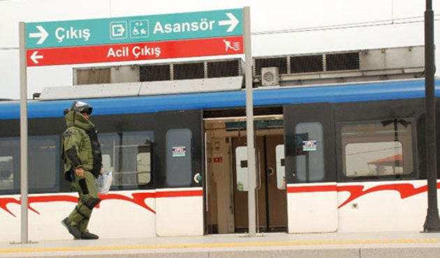 İzmir'de banliyö treninde bomba paniği!