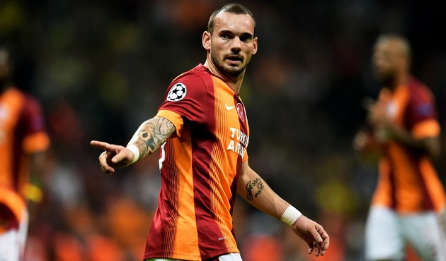 Asrın çalımı! Tudor ile yıldızı barışmayan Sneijder ezeli rakibe...