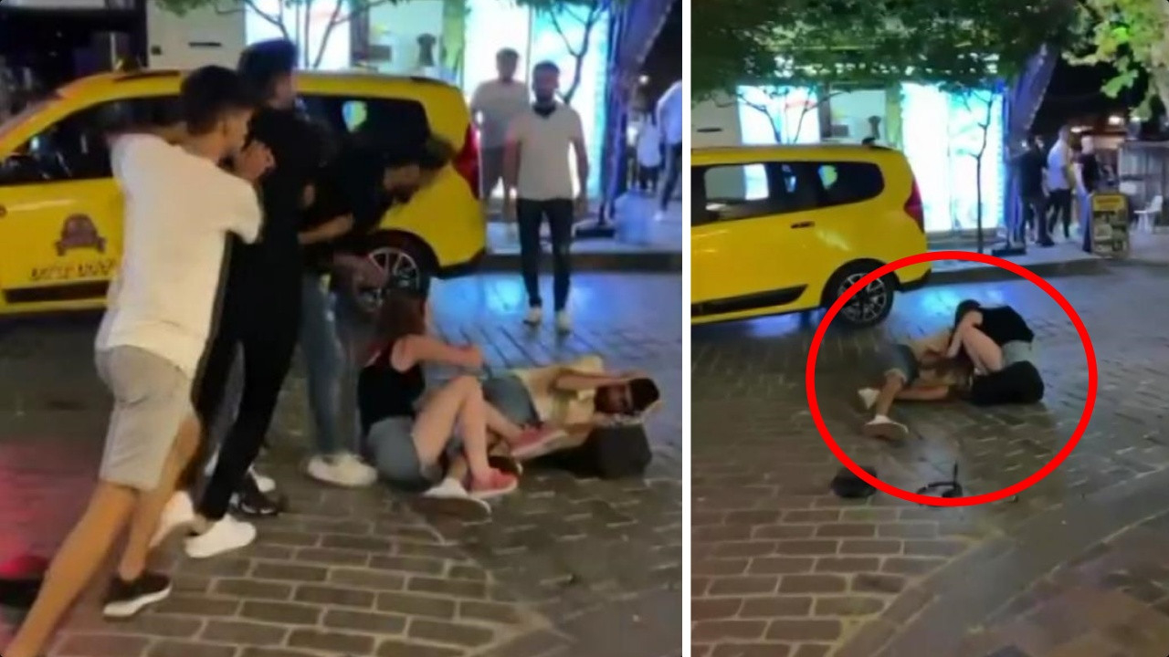 Tarihi bölgede gençler tekme tokat birbirine girdi! Ayırmaya çalışan kız altlarında kaldı!