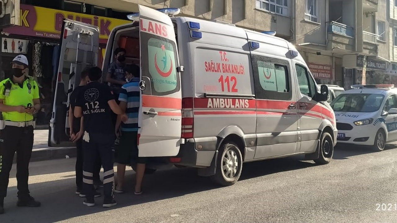 Geri geri giderken küçük çocuğa çarptı!