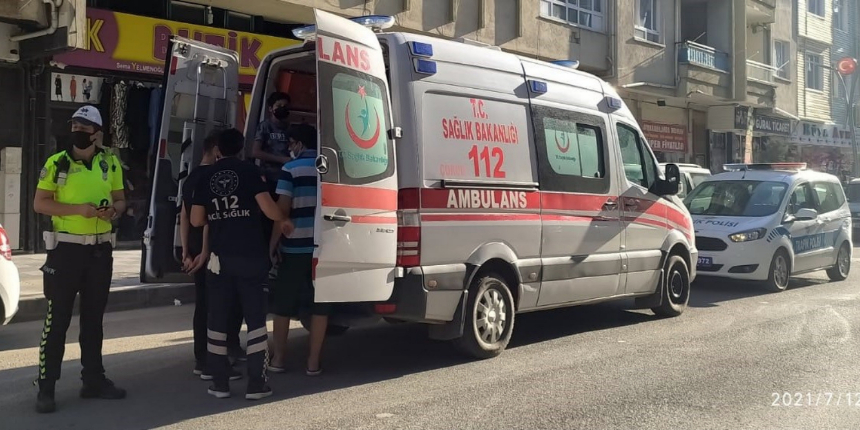 Geri geri giderken küçük çocuğa çarptı!
