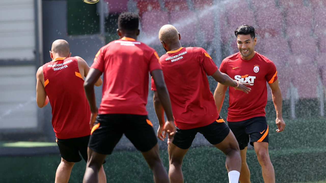 Galatasaray kafilesi Olympiacos maçı için Atina'da, gözler Radamel Falcao'da