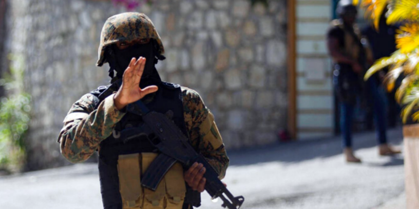 Haiti'deki darbeyi yapanın evinden Amerikan ajanlarının şapkası çıktı!