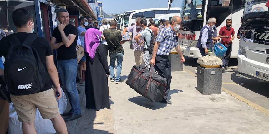 Tatilciler otogarları doldurmaya başladı